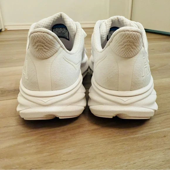 HOKA| EUC Clifton 9 Women's White Running Shoes in Size 8 - Picture 6 of 9